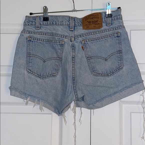 Levi’s High Rise Ripped Denim Shorts Size M - Picture 2 of 3